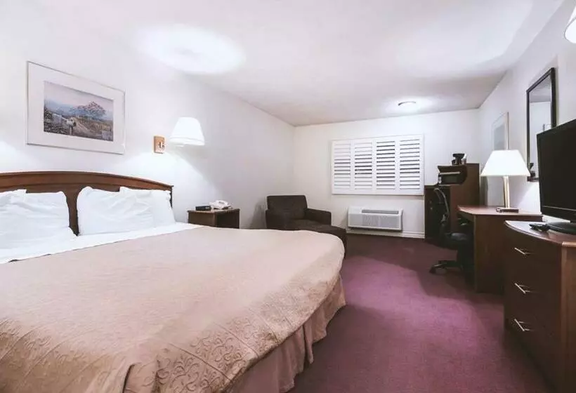 ホテル Sky Palace Inn & Suites Mccook