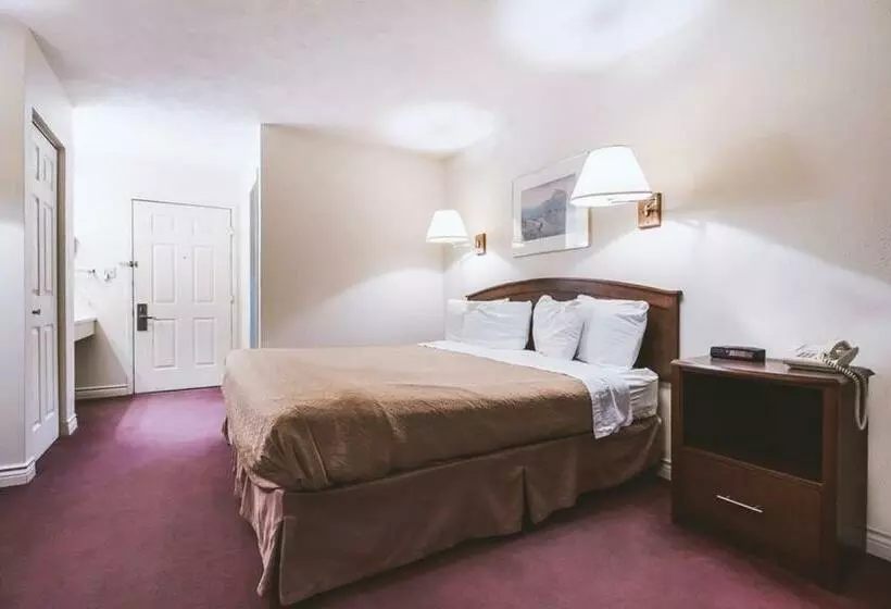 ホテル Sky Palace Inn & Suites Mccook