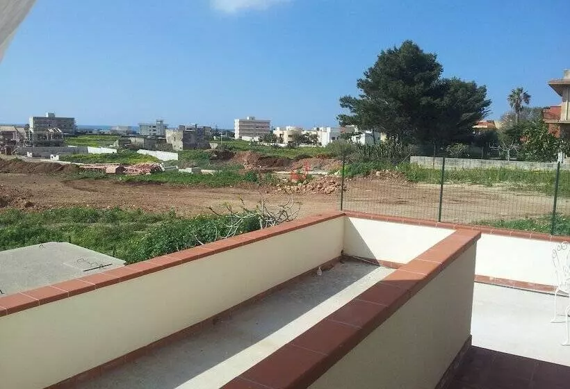 ホテル Erice Beach: Ulixe S Lodge In Erice