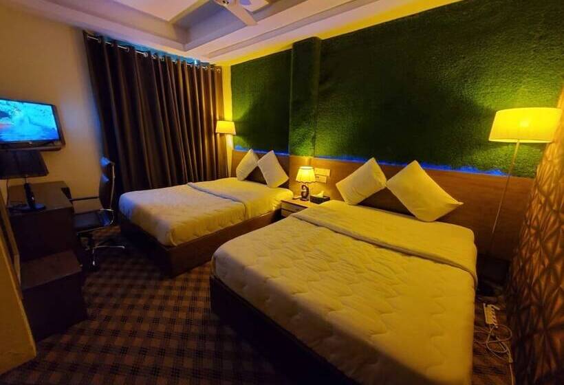 هتل Holy City Ltd