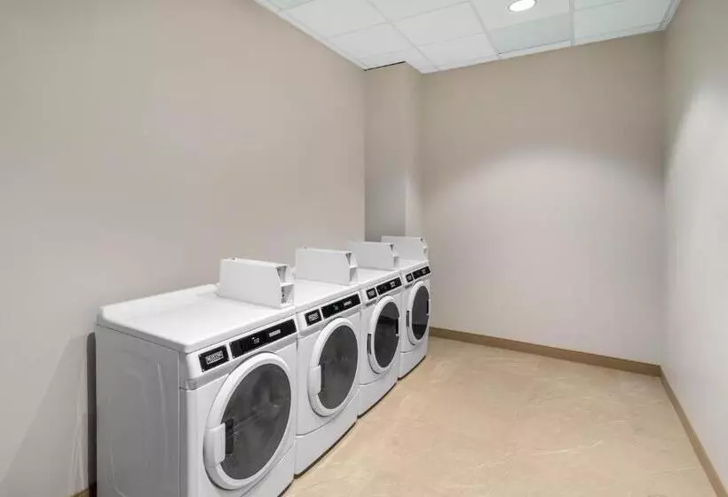 ホテル La Quinta Inn & Suites By Wyndham Nashville Downtown Stadium