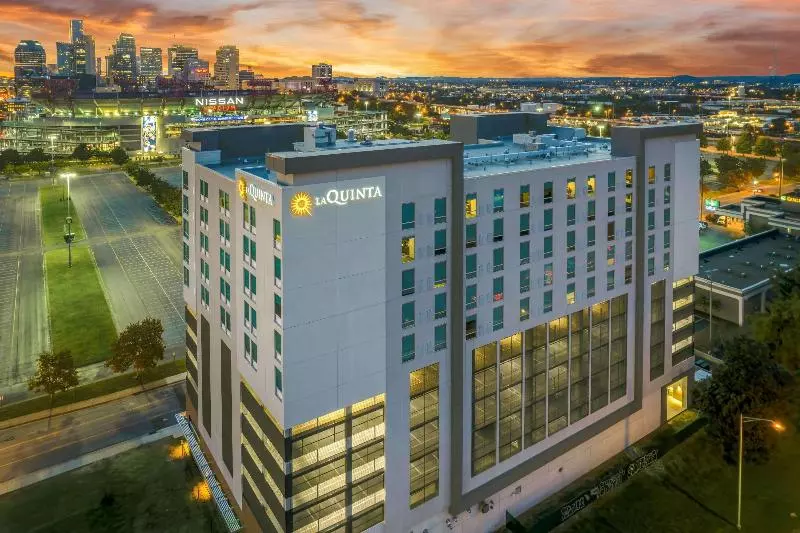 ホテル La Quinta Inn & Suites By Wyndham Nashville Downtown Stadium