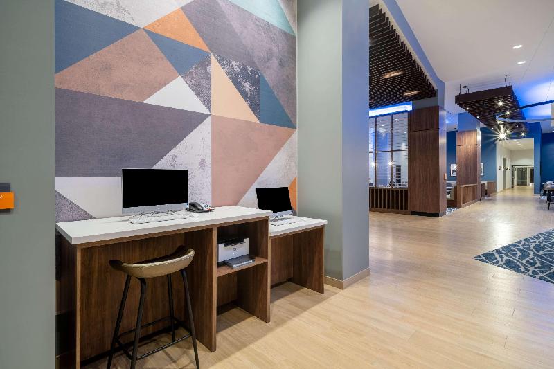 هتل La Quinta Inn & Suites By Wyndham Nashville Downtown Stadium