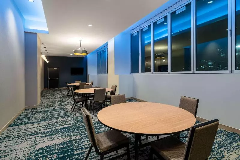 ホテル La Quinta Inn & Suites By Wyndham Nashville Downtown Stadium