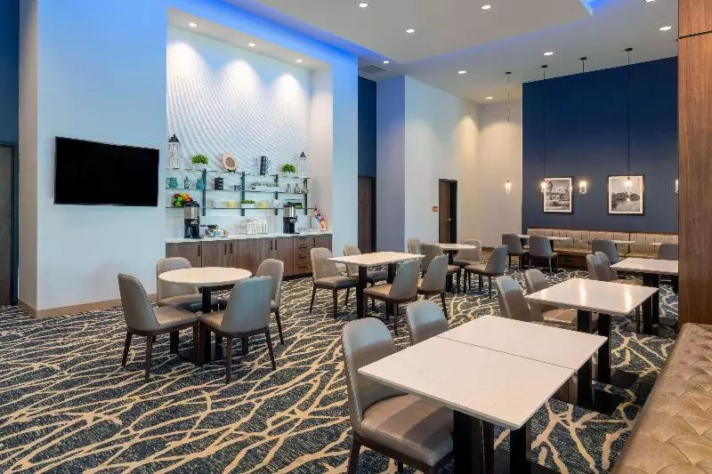 ホテル La Quinta Inn & Suites By Wyndham Nashville Downtown Stadium