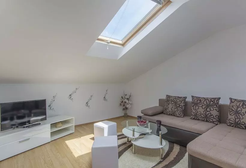 Beautiful Villa For Up To 6 Persons With Private Pool And Garden