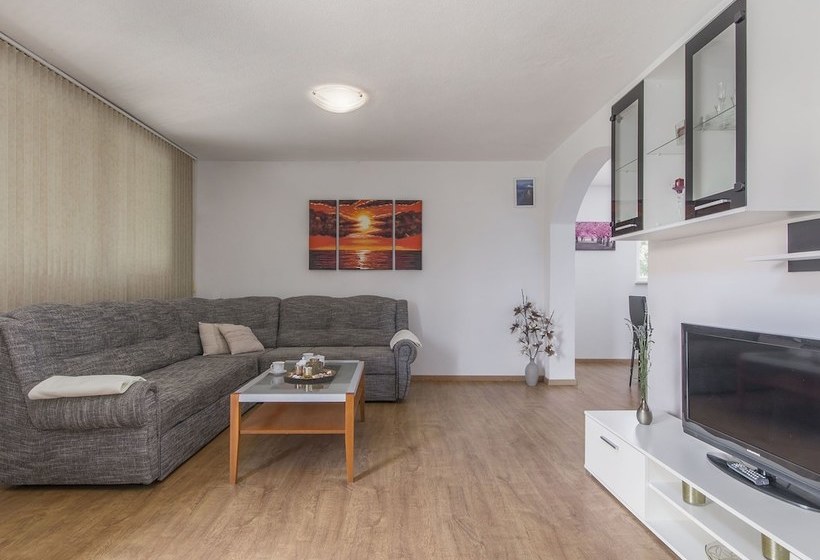 Beautiful Villa For Up To 6 Persons With Private Pool And Garden