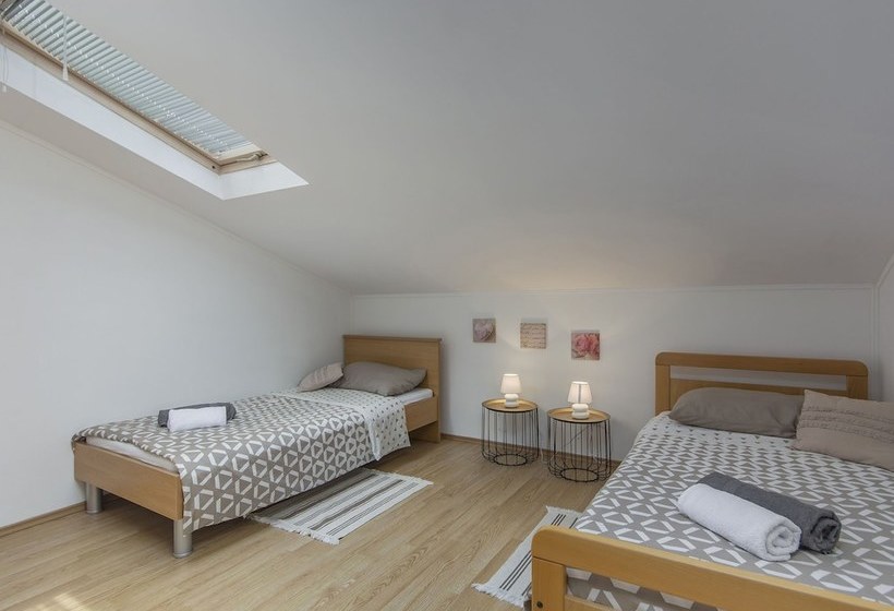 Beautiful Villa For Up To 6 Persons With Private Pool And Garden