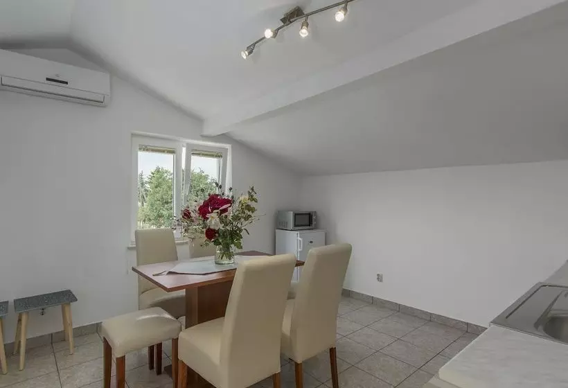 Beautiful Villa For Up To 6 Persons With Private Pool And Garden