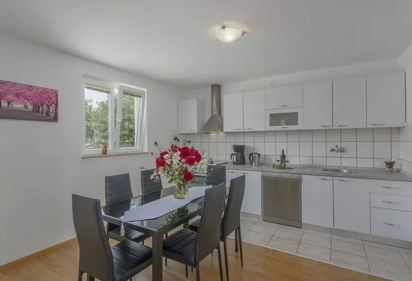 Beautiful Villa For Up To 6 Persons With Private Pool And Garden