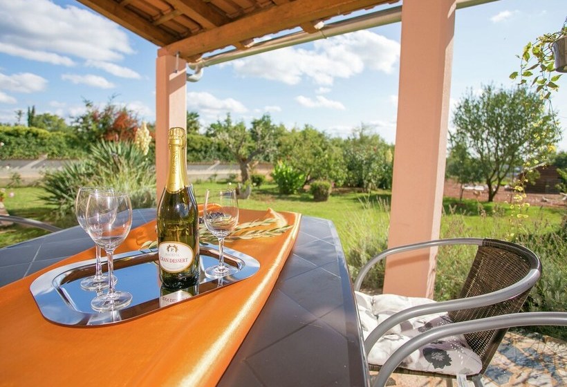 Beautiful Villa For Up To 6 Persons With Private Pool And Garden