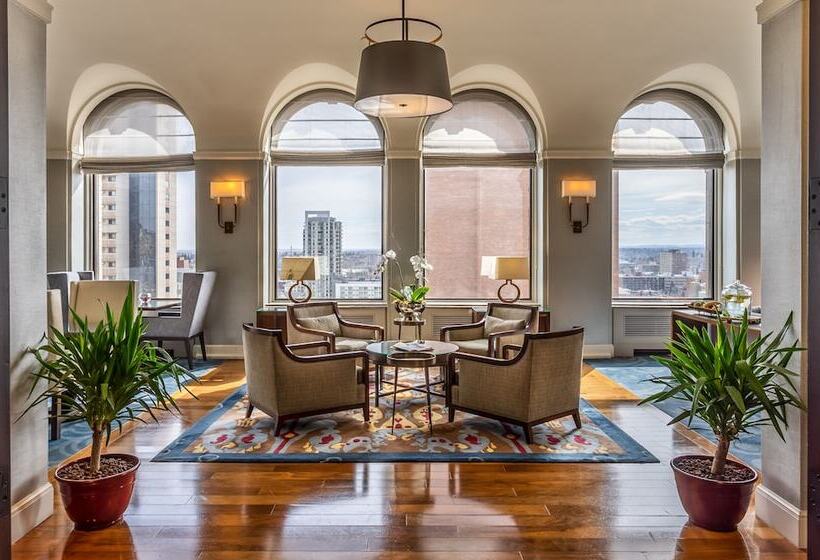 هتل The Fairmont Palliser Gold Experience