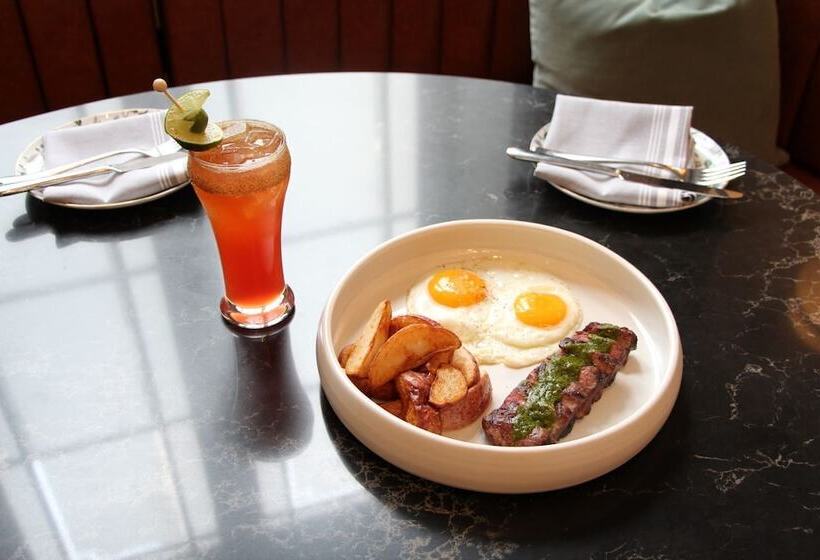 هتل The Fairmont Palliser Gold Experience