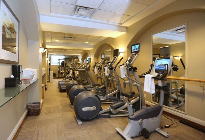 هتل The Fairmont Palliser Gold Experience