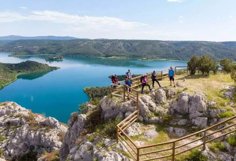 Immaculate 2 Bed Cottage Near Krka Waterfalls