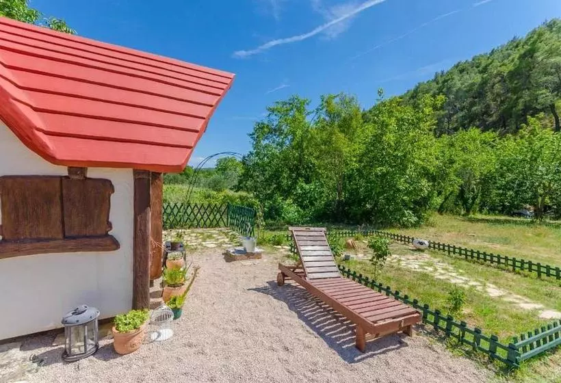 Immaculate 2 Bed Cottage Near Krka Waterfalls