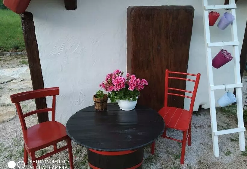 Immaculate 2 Bed Cottage Near Krka Waterfalls