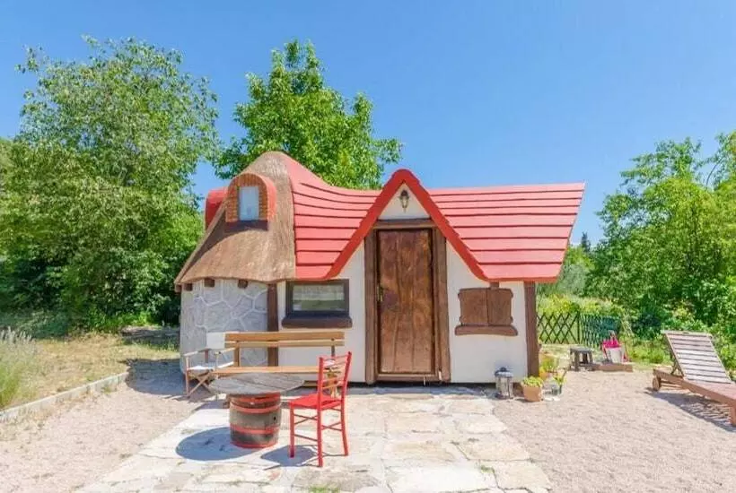 Immaculate 2 Bed Cottage Near Krka Waterfalls