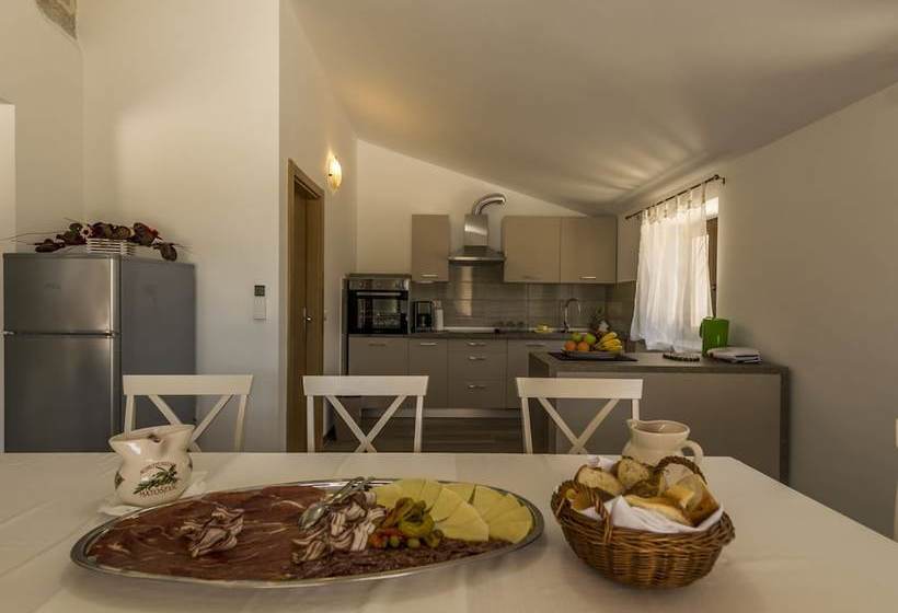 New And Very Comfortable And Nice Decorated Villa With Pool For 8 People