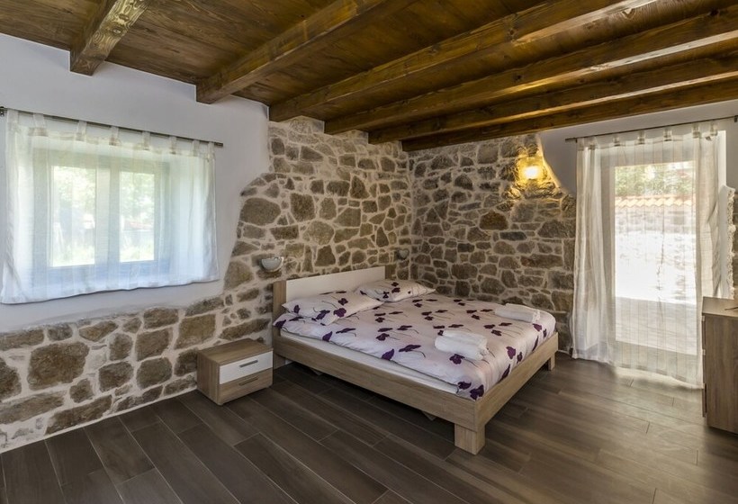 New And Very Comfortable And Nice Decorated Villa With Pool For 8 People