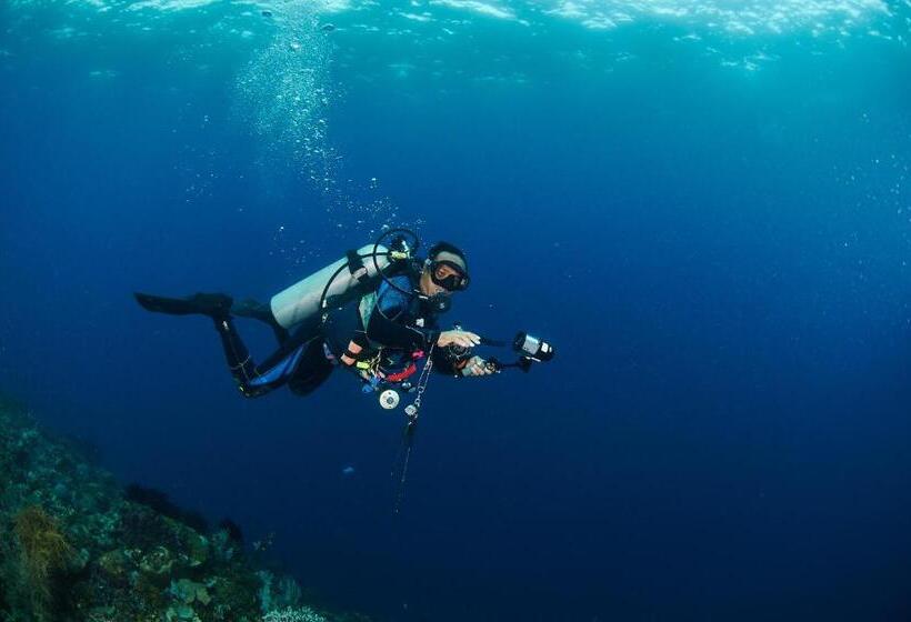 فندق Cocotinos Manado