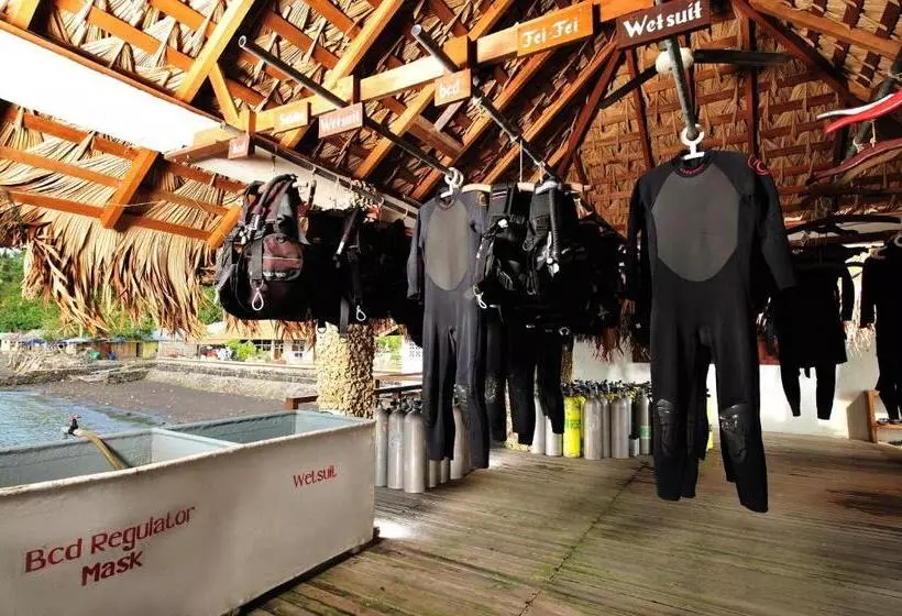 ホテル Cocotinos Manado