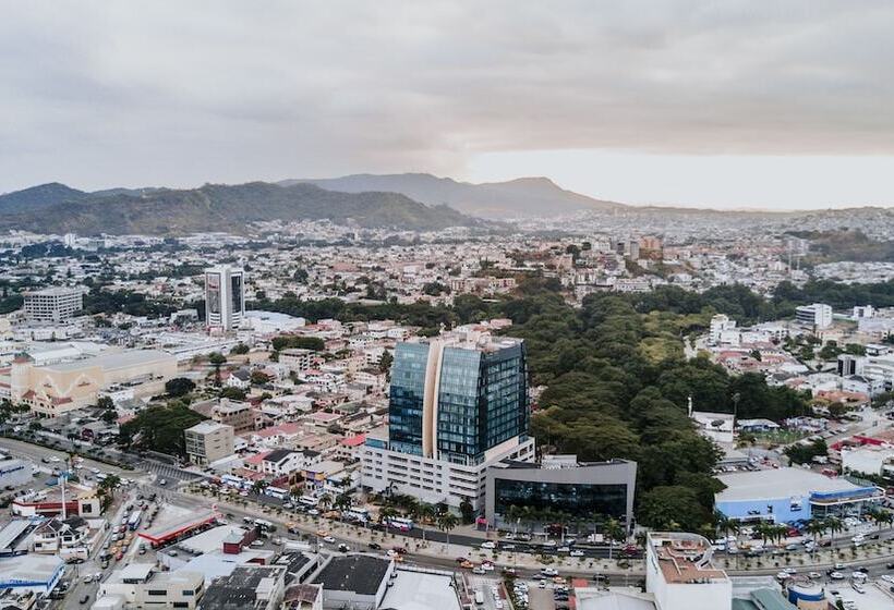 Hotel Courtyard By Marriott Guayaquil