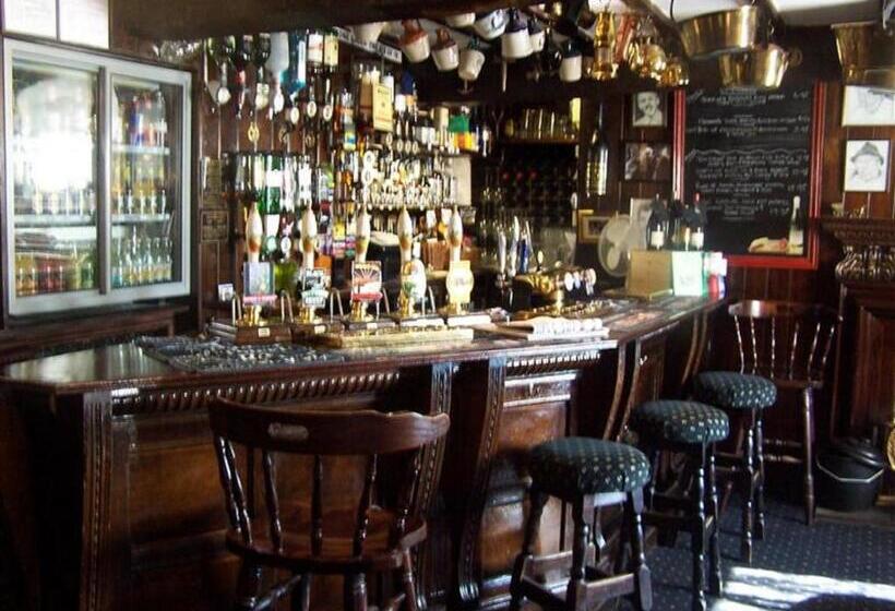 Отель The George & Dragon