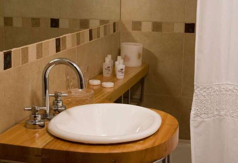 هتل Hosteria Roble Sur