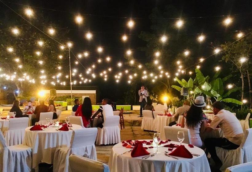 Отель De Aventura Y Centro De Convenciones Madaura