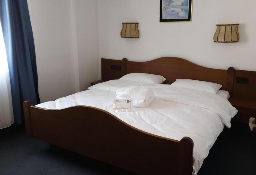 Отель Goldene Rose