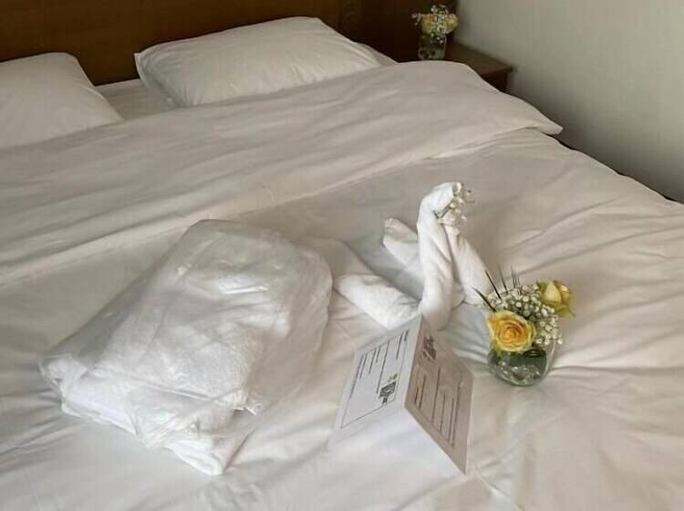 Отель Goldene Rose