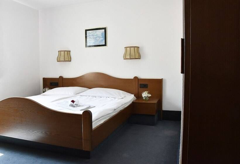 Отель Goldene Rose