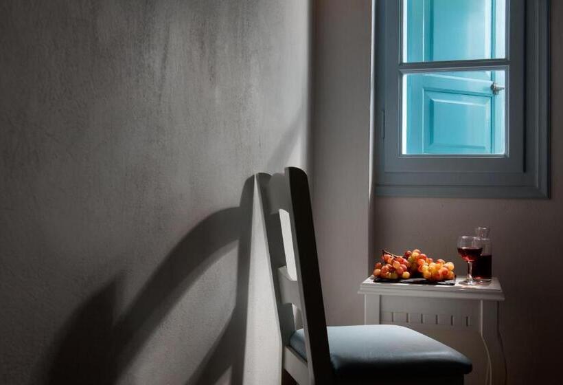 هتل Seaside By Manos