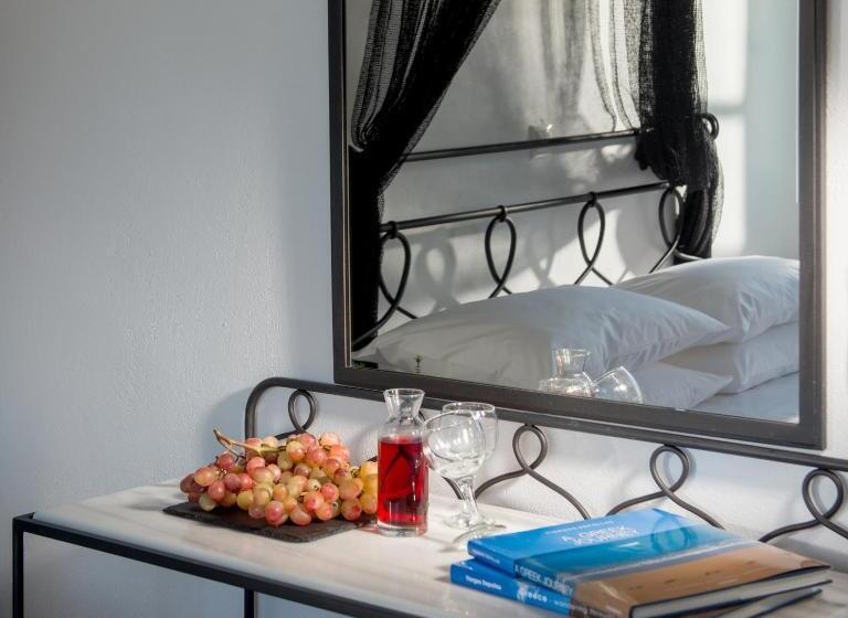 هتل Seaside By Manos