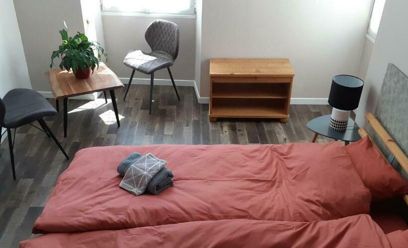 ペンション La Miramboise, Chambres Et Table D Hôtes