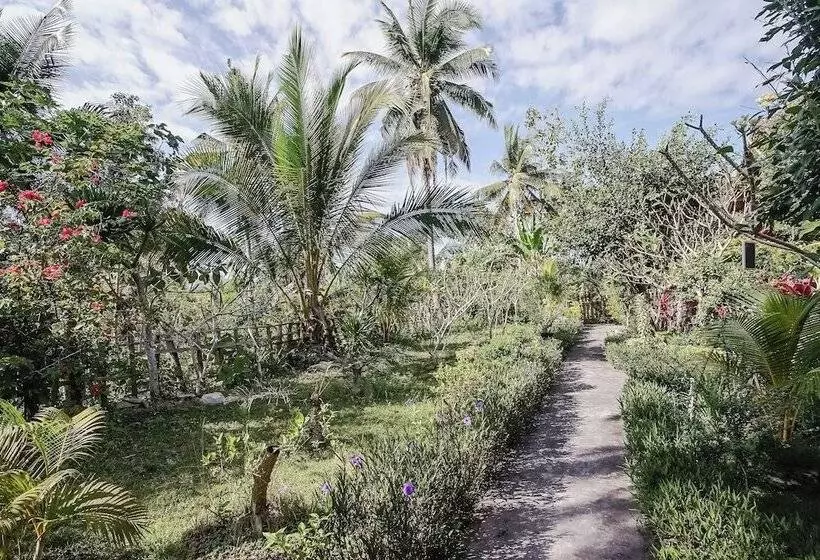 Majatalo Penida Lapaya Garden
