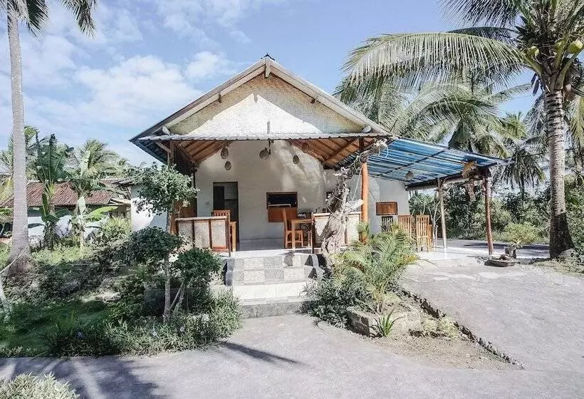 Majatalo Penida Lapaya Garden