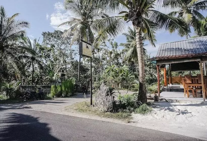 Majatalo Penida Lapaya Garden