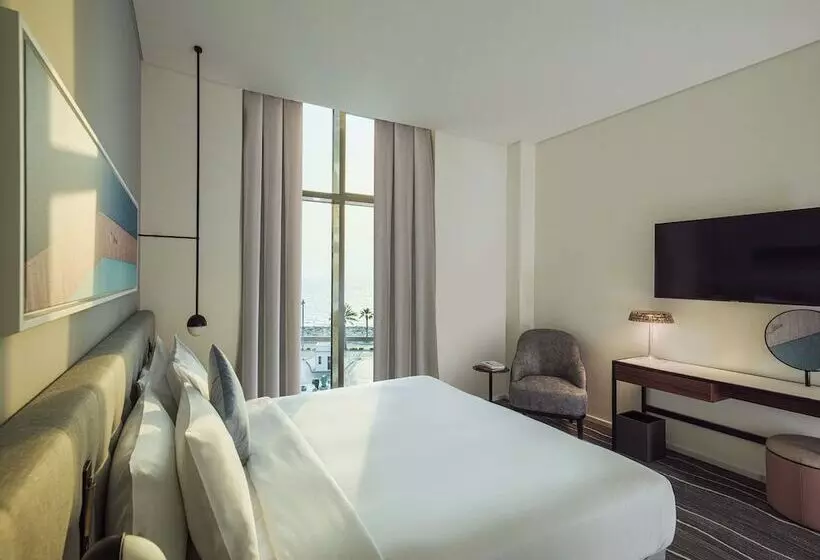 هتل Th8 Palm Dubai Beach Resort Vignette Collection, An Ihg
