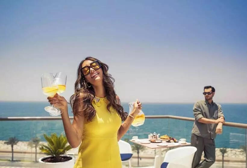 هتل Th8 Palm Dubai Beach Resort Vignette Collection, An Ihg