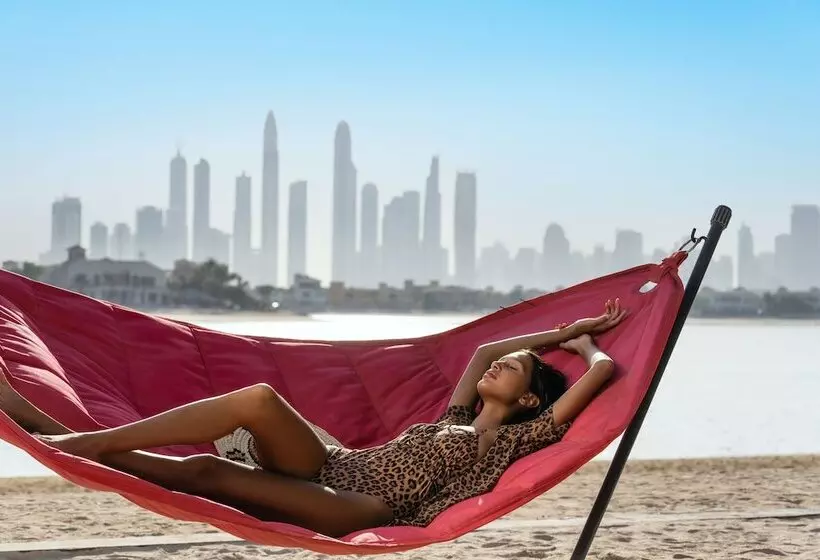 هتل Th8 Palm Dubai Beach Resort Vignette Collection, An Ihg