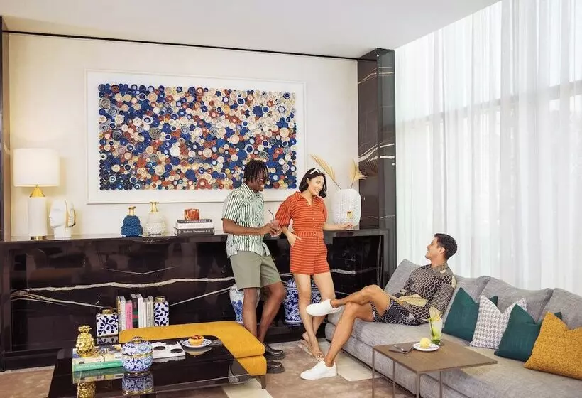 هتل Th8 Palm Dubai Beach Resort Vignette Collection, An Ihg