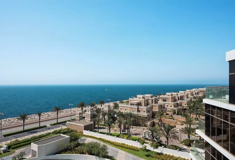 هتل Th8 Palm Dubai Beach Resort Vignette Collection, An Ihg