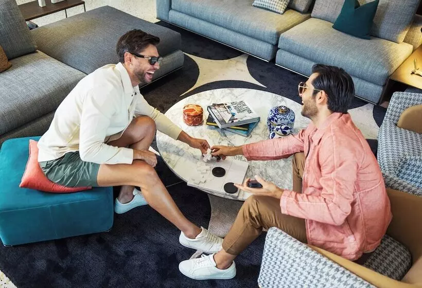 هتل Th8 Palm Dubai Beach Resort Vignette Collection, An Ihg