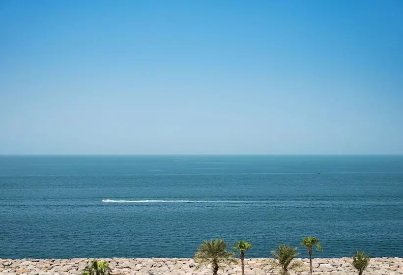 هتل Th8 Palm Dubai Beach Resort Vignette Collection, An Ihg