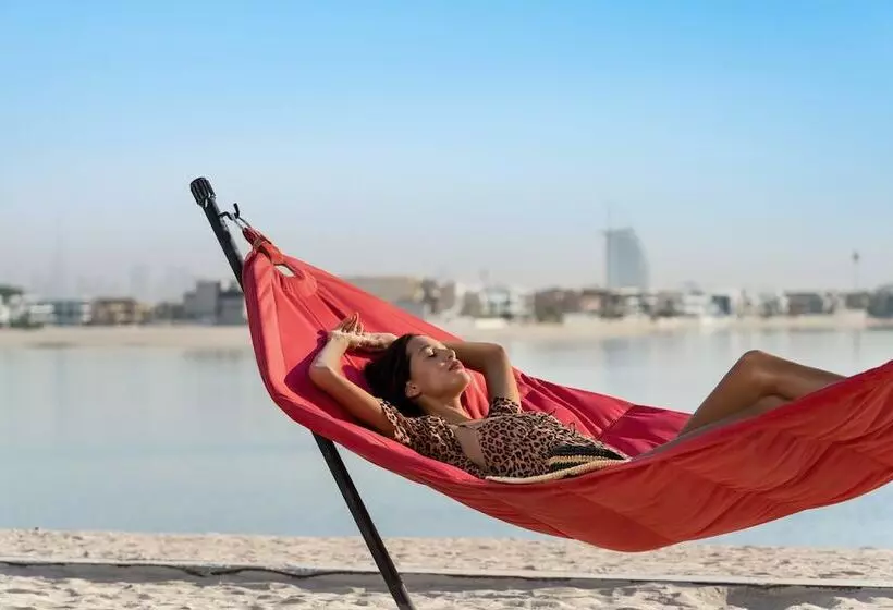 هتل Th8 Palm Dubai Beach Resort Vignette Collection, An Ihg