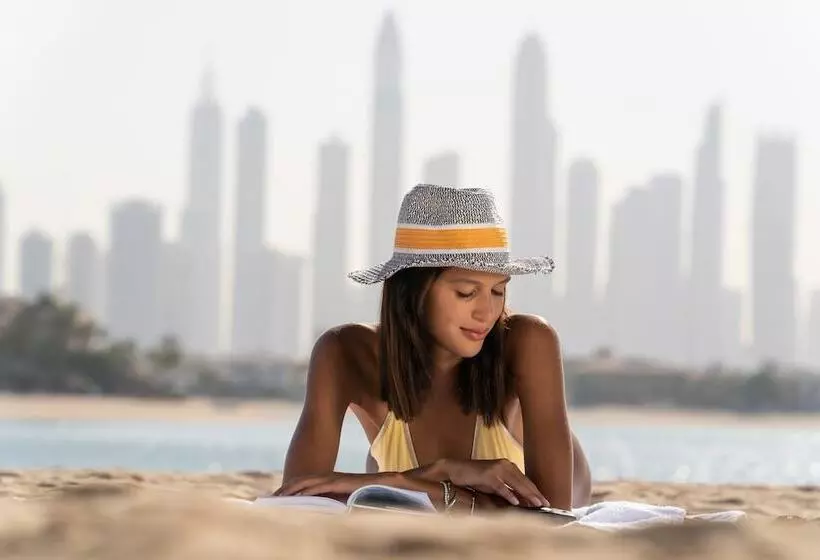 هتل Th8 Palm Dubai Beach Resort Vignette Collection, An Ihg