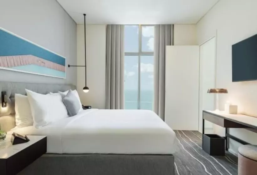 هتل Th8 Palm Dubai Beach Resort Vignette Collection, An Ihg