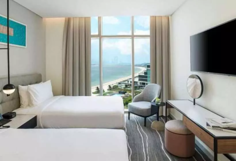 هتل Th8 Palm Dubai Beach Resort Vignette Collection, An Ihg
